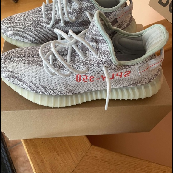 Yeezy Blue Tint Size 9.5 US Amazing Condition - Picture 2 of 4